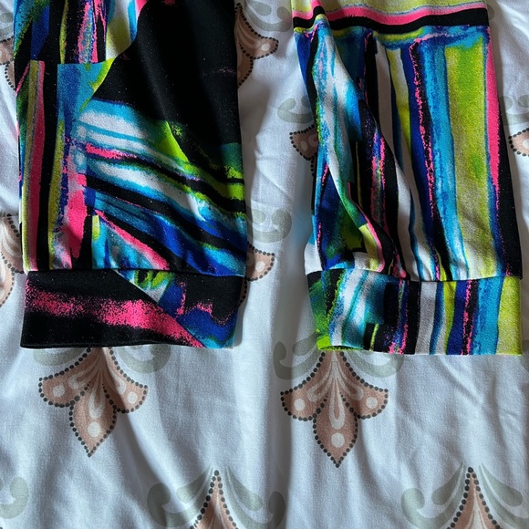 Lightweight, jogger, multicolored pants with pockets and draw string. - Picture 3 of 4